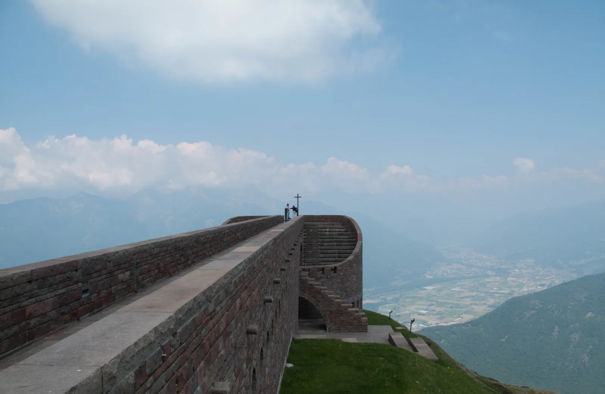 Kaplica Najświętszej Marii Panny Anielskiej na Monte Tamaro w Szwajcarii